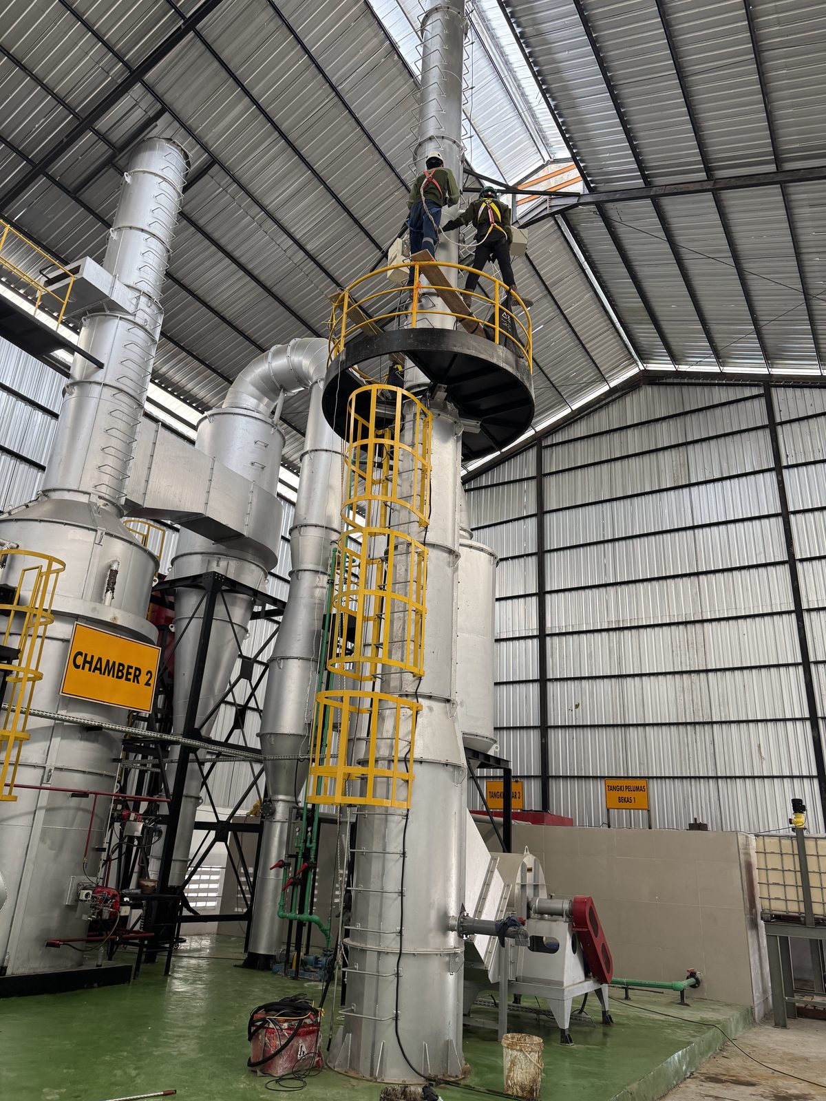 Fasilitas incinerator & sistem pengendali emisi